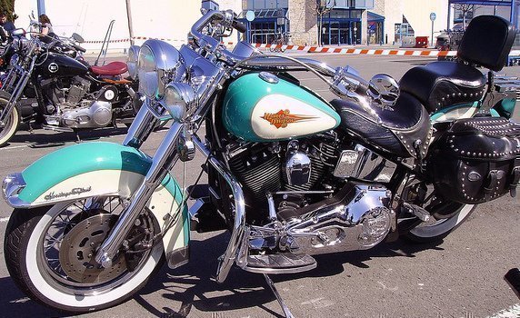 pneu à flanc blanc pour Harley Davidson